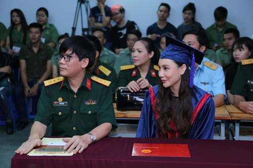 Hồ Quỳnh Hương trở thành giảng viên đại học 3