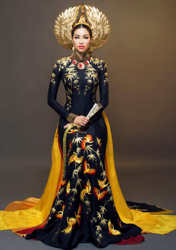 Nhìn lại trang phục đẹp mê hồn của Phạm Hương trong HHHV 2015 7