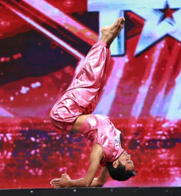 Thí sinh giả 20 giọng khiến giám khảo Got Talent tròn mắt 4