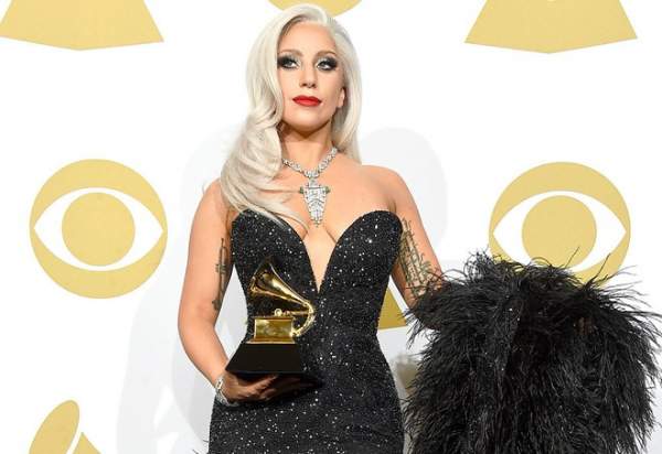 Lady Gaga tham gia Super Bowl, Grammy, Oscar trong tháng 2 2