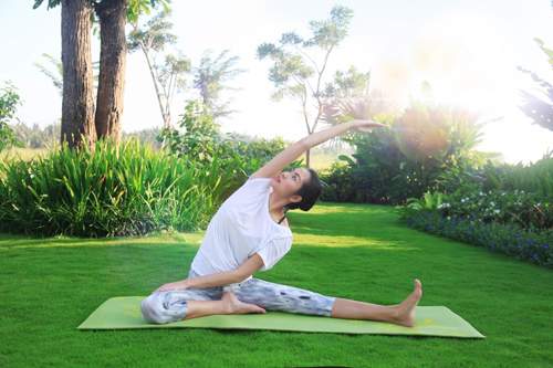 Mỹ nhân Việt khoe đường cong tuyệt mỹ khi tập yoga 5