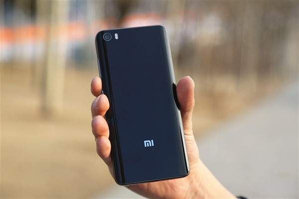 Mở hộp Xiaomi Mi 5 - smartphone có thiết kế đẹp 9