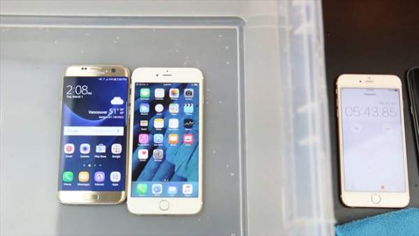 Galaxy S7 edge so độ bền với iPhone 6S Plus 5