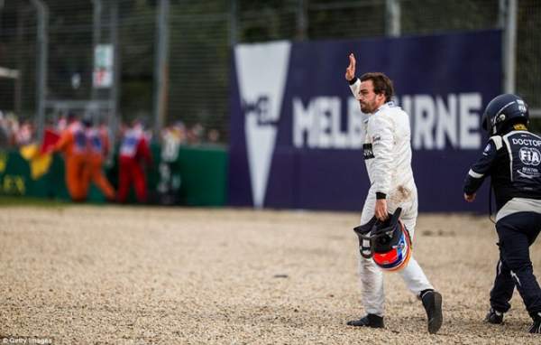 Alonso thoát chết sau vụ tai nạn khiến xe đua nát vụn 10