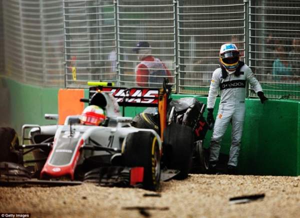 Alonso thoát chết sau vụ tai nạn khiến xe đua nát vụn 5