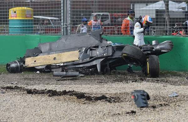 Alonso thoát chết sau vụ tai nạn khiến xe đua nát vụn 4