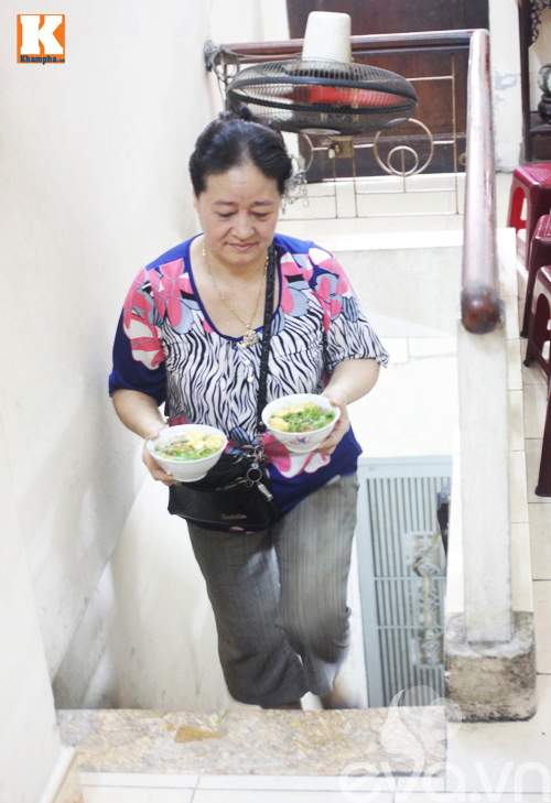 Hai quán bánh đúc nóng ngon, lâu đời nức tiếng ở Hà Nội 18