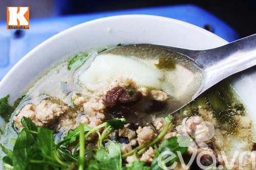 Hai quán bánh đúc nóng ngon, lâu đời nức tiếng ở Hà Nội 30