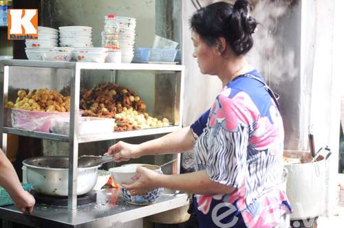 Hai quán bánh đúc nóng ngon, lâu đời nức tiếng ở Hà Nội 9