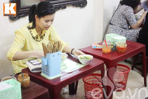 Hai quán bánh đúc nóng ngon, lâu đời nức tiếng ở Hà Nội 21