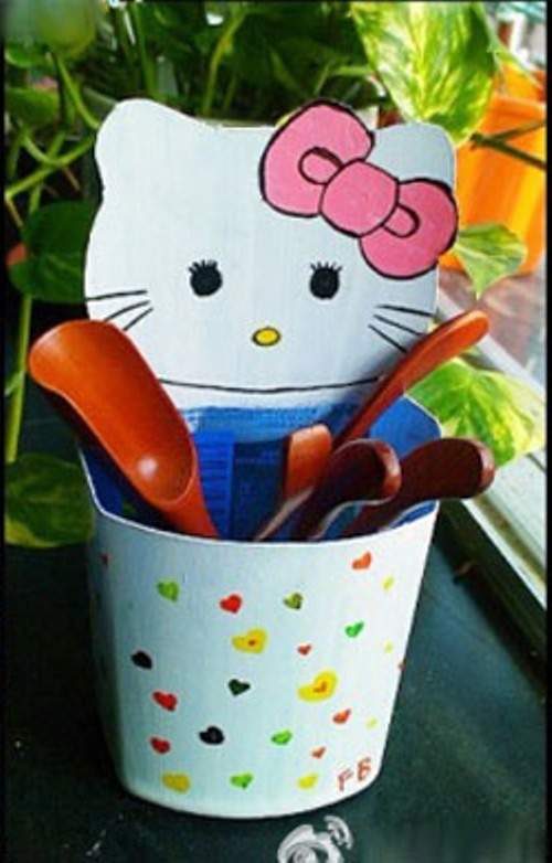 Tái chế vỏ chai nhựa để học cách làm hộp bút Hello Kitty đáng yêu 5