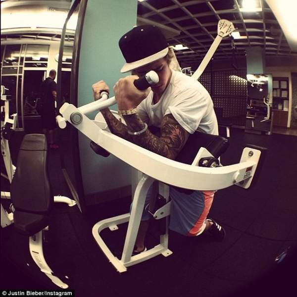 Hành trình 5 năm tạo cơ bắp 6 múi của Justin Bieber 8
