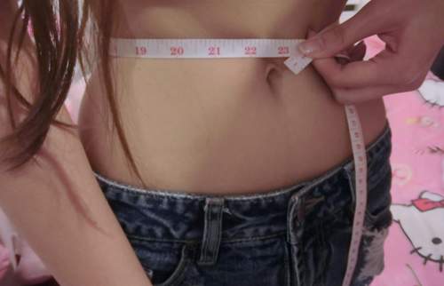 “Nữ thần vòng 1” Thái Lan khoe eo bé xíu nhờ giảm cân 6