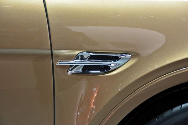 Bentley Bentayga sẽ có phiên bản mới mạnh hơn 9