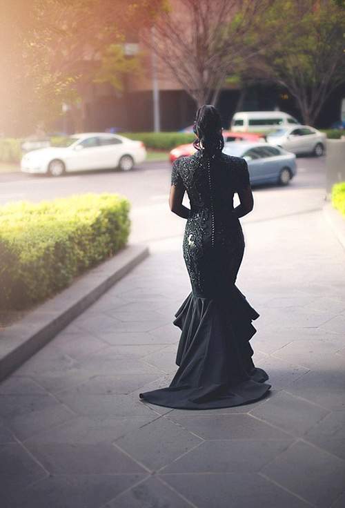 Cô dâu chơi trội mặc váy đen trong lễ cưới 8