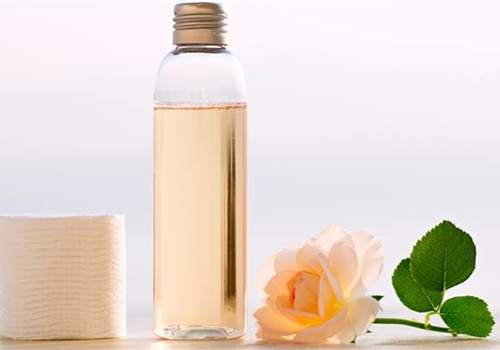 Biến nước hoa hồng thành dưỡng chất thần kì cho da 3