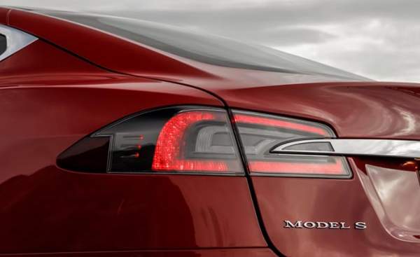 Tesla S gặp nạn tại Đức 9