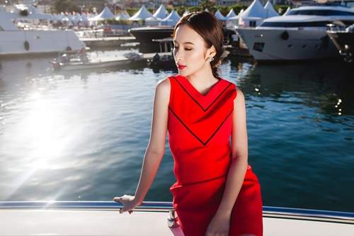Angela Phương Trinh đẹp khó rời mắt khi dạo chơi tại Cannes 36