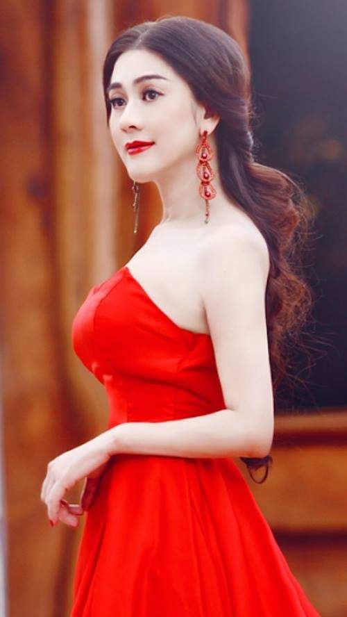 Chuyện tình đẫm nước mắt của Lâm Chi Khanh, Hương Giang Idol 5