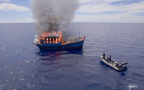 Palau đốt tàu cá Việt Nam