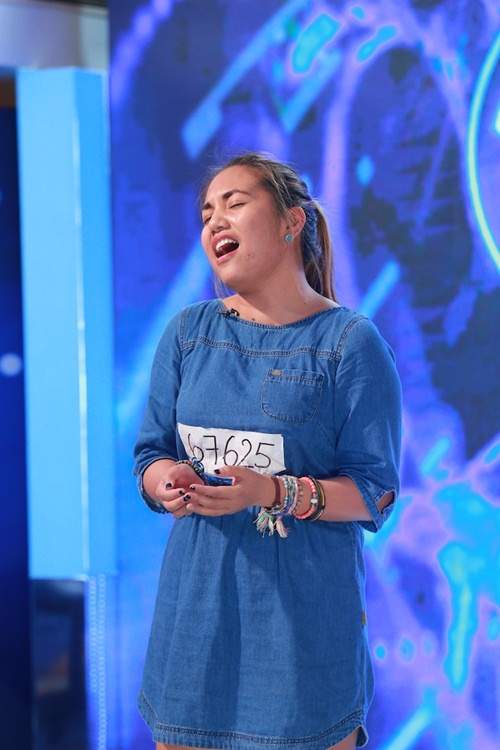 Cô "con dâu Việt" người Philippines bật khóc tại Vietnam Idol 9