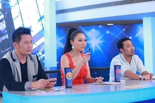 Hot boy Việt kiều vẫn giành vé vàng Idol dù hát không hay 2