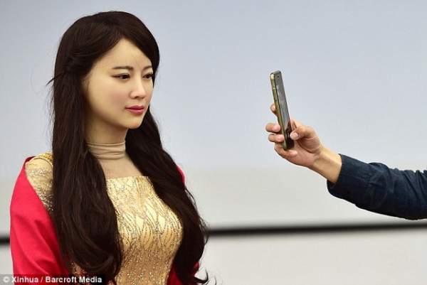 Trung Quốc ra mắt "thánh nữ robot" giống hệt người 4
