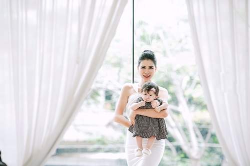 Trang Trần xinh đẹp bên con gái 7 tháng tuổi 8