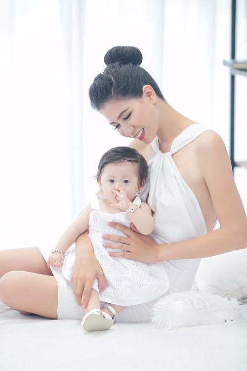 Trang Trần xinh đẹp bên con gái 7 tháng tuổi 3