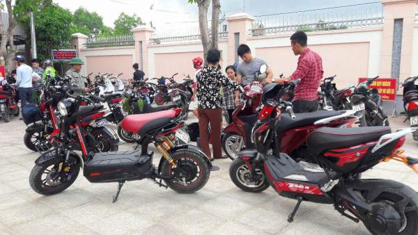 Nghệ An: Đổ xô đi đăng ký mô-tô, xe máy điện 3