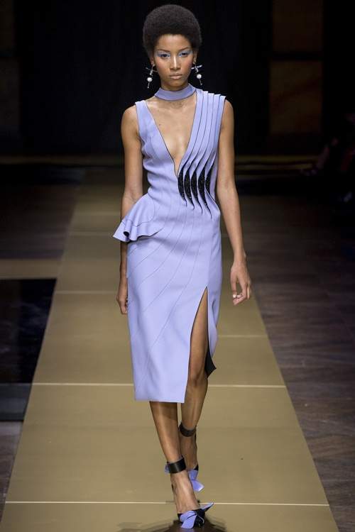 Irina Shayk siêu quyến rũ trong thiết kế của Versace 5