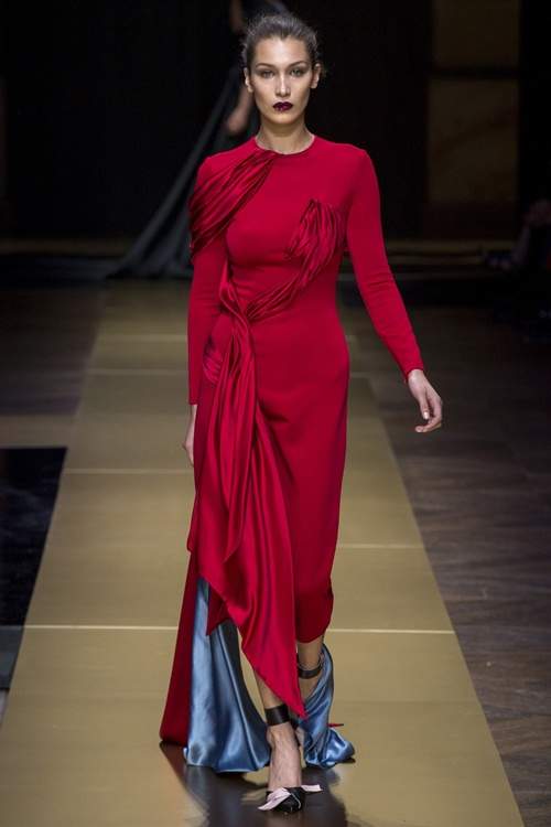 Irina Shayk siêu quyến rũ trong thiết kế của Versace 6