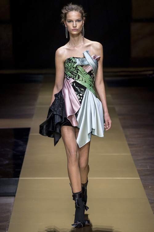 Irina Shayk siêu quyến rũ trong thiết kế của Versace 11