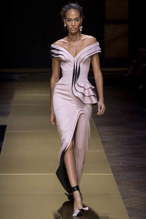 Irina Shayk siêu quyến rũ trong thiết kế của Versace 4