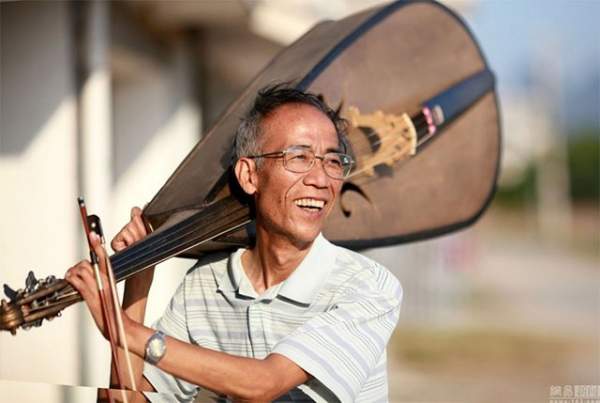 Cụ ông Trung Quốc chế 1.200 nhạc cụ từ rác thải 3