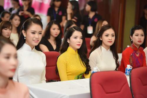 Dàn thiếu nữ xinh đẹp quy tụ ở sơ khảo Hoa hậu VN 13