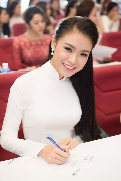 Dàn thiếu nữ xinh đẹp quy tụ ở sơ khảo Hoa hậu VN 7
