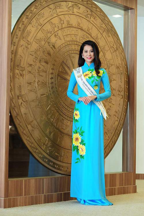 Chân dài cao 1m78 vượt trội ở Hoa hậu Bản sắc Việt 13