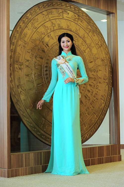 Chân dài cao 1m78 vượt trội ở Hoa hậu Bản sắc Việt 15