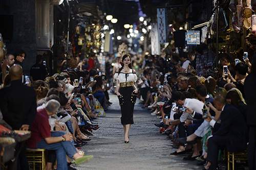 Dolce & Gabbana mở tiệc thời trang với cầu thủ và hoa hậu 18