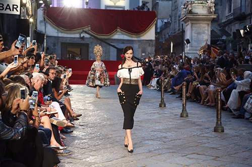 Dolce & Gabbana mở tiệc thời trang với cầu thủ và hoa hậu 12