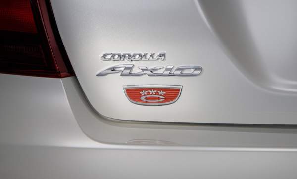 Toyota ra mắt Corolla Axio Hybrid G 50 bản đặc biệt 6