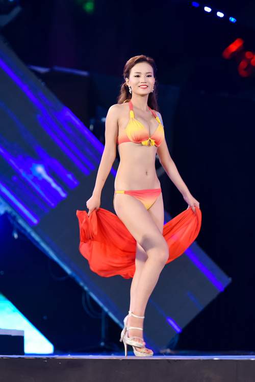 "Cân đo" hình thể top 18 HHVN ở phần thi bikini 15