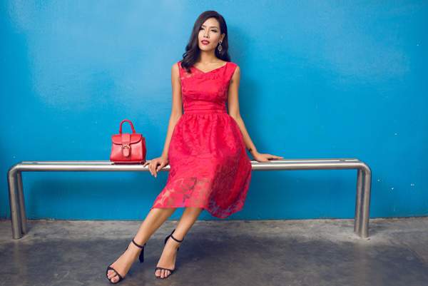 Hoa hậu Biển Nguyễn Thị Loan khoe làn da nâu nóng bỏng 30