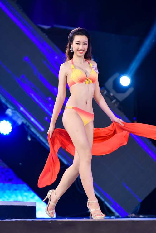 "Cân đo" hình thể top 18 HHVN ở phần thi bikini 11