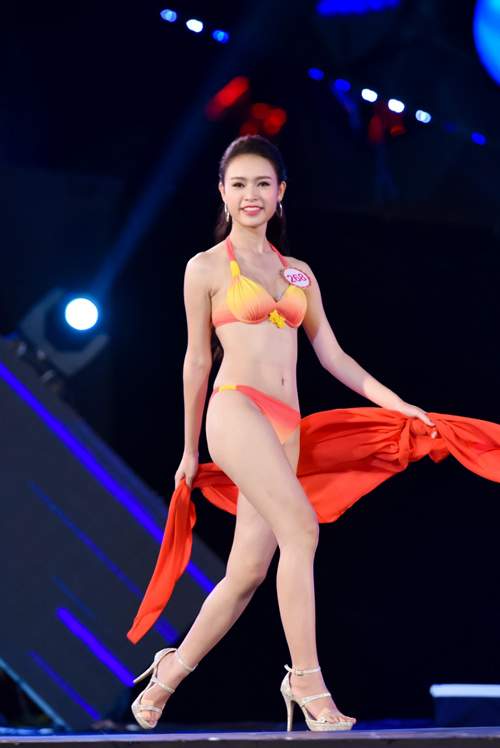 "Cân đo" hình thể top 18 HHVN ở phần thi bikini 13