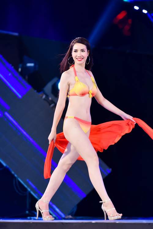 "Cân đo" hình thể top 18 HHVN ở phần thi bikini 9