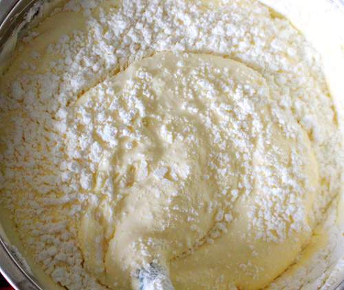 Cách làm bánh kem gà bông đẻ trứng sô cô la 5