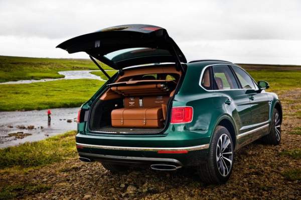 Bentley Bentayga Fly Fishing - Khi nhà giàu đi câu cá 9