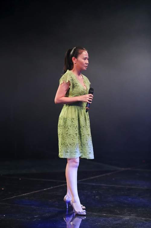 Thu Minh thanh lịch làm "cô giáo" cho thí sinh Vietnam Idol 3